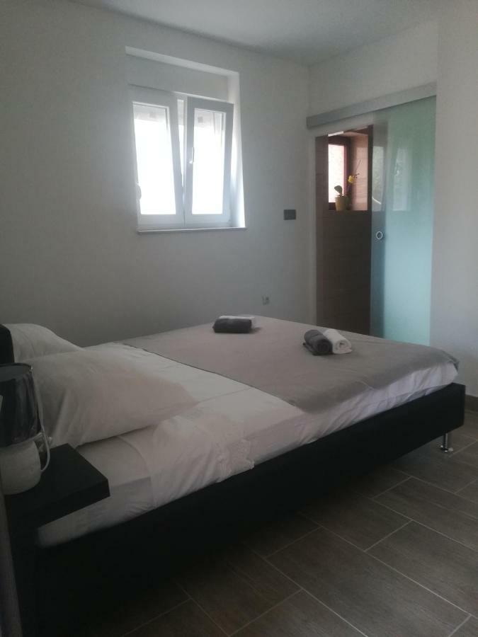 Apartmani Gojko Sali Esterno foto